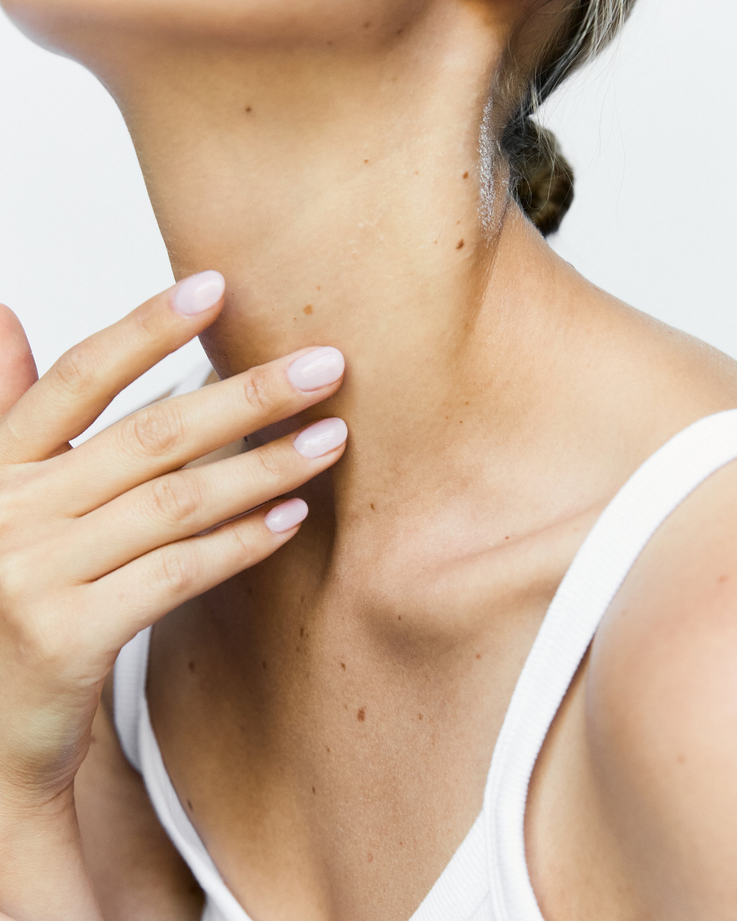 The Solution Firming Neck & Décolleté Serum