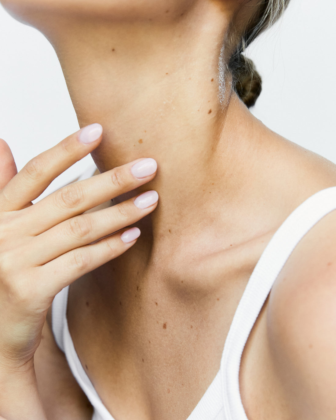 The Solution Firming Neck & Décolleté Serum